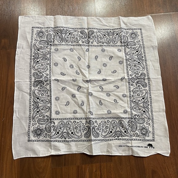 Vintage Bandanna White Black Classic Floral Paisley 100% Cotton Color Fast 13960 - Picture 1 of 6
